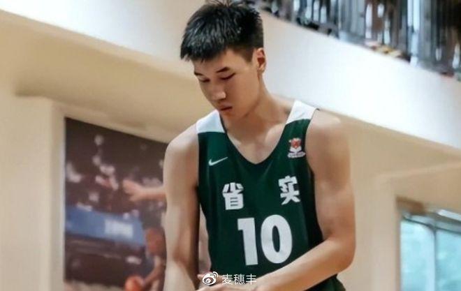 刻苦训练篮球时如何避免受伤的建议_2
